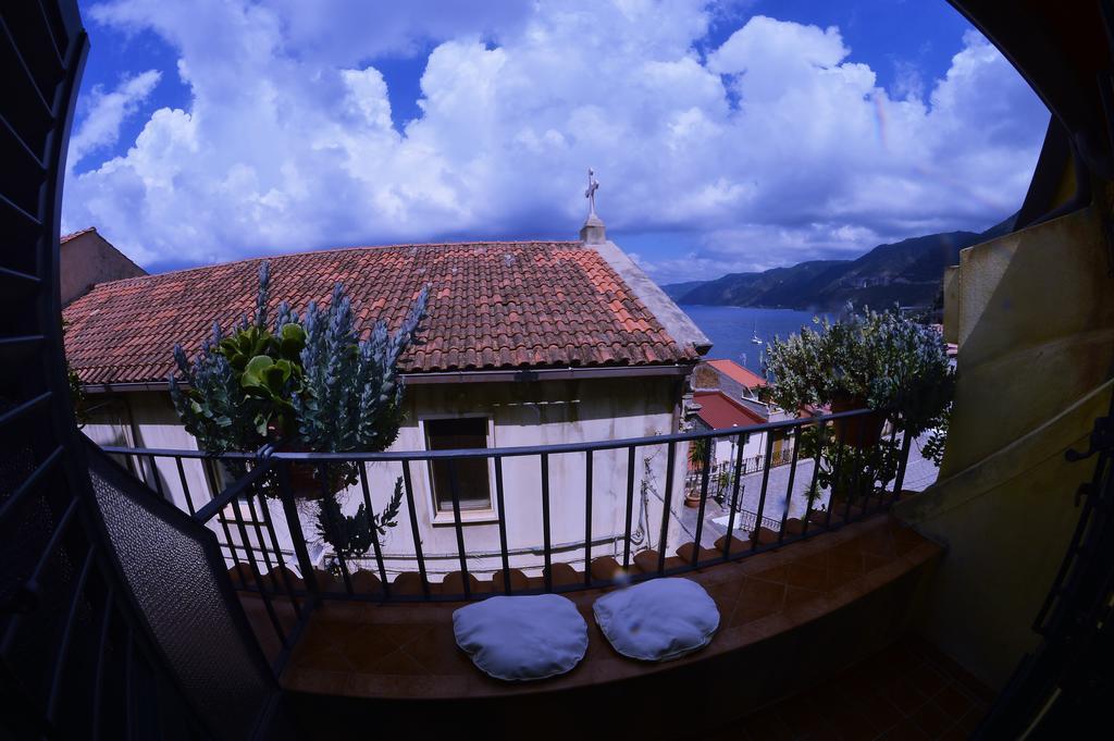 La Locandiera Scilla
