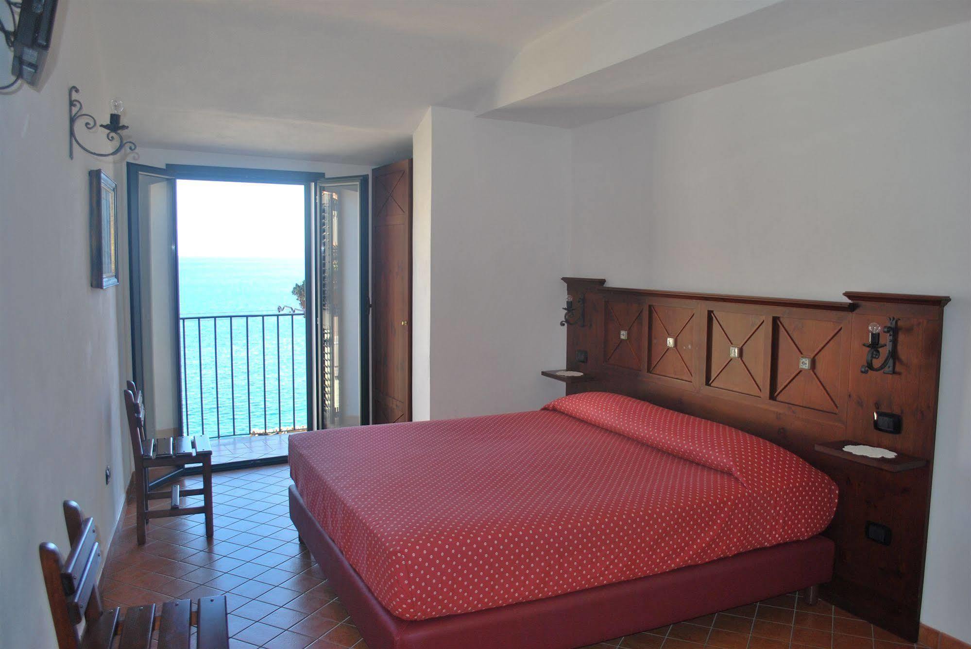 La Locandiera Scilla